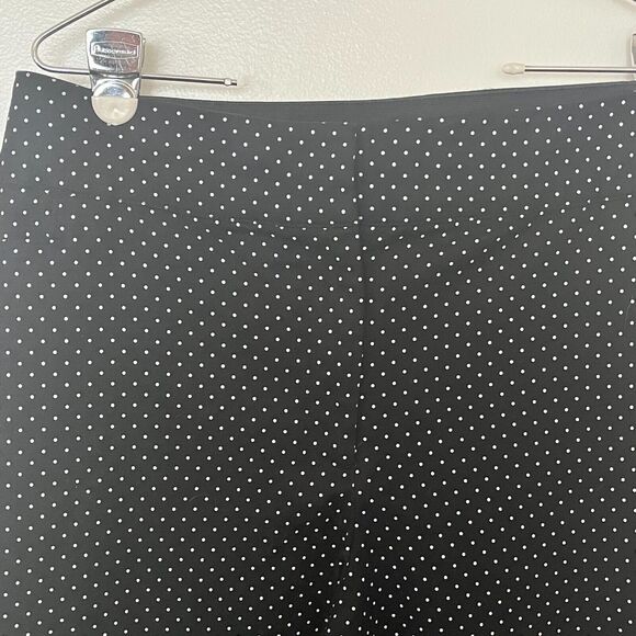 Lane Bryant The Allie Womens Black Polka Dots Cropped Pants Ruffled Hem Size 26 - Picture 3 of 4